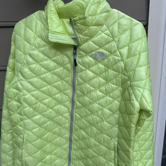 The North Face Rave Green Thermoball Jacket - Picture 1 of 5